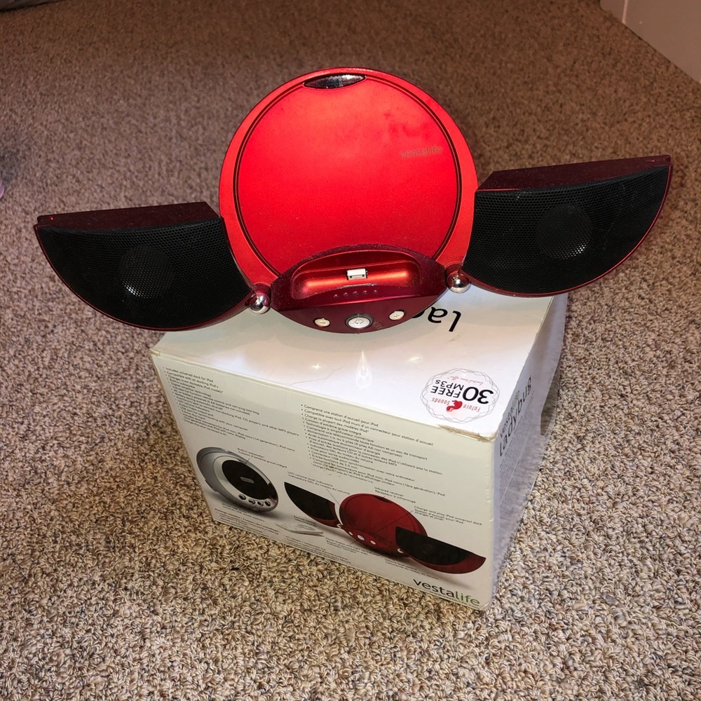 Speaker dock for iPod